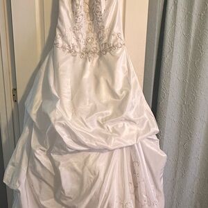 David's Bridal White Gown
